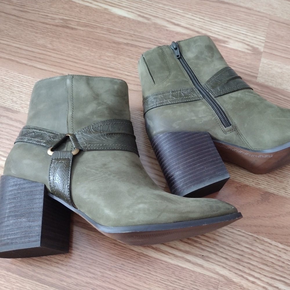 VIONIC Carnelia Water Repellent Olive Green Ankle Boots